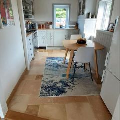 Brushed and chiselled edge travertine - Kitchen floor